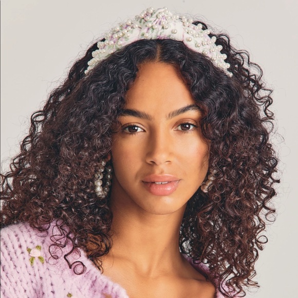LoveShackFancy x Lele Sadoughi Pearl Knotted Floral Headband - Picture 2 of 8